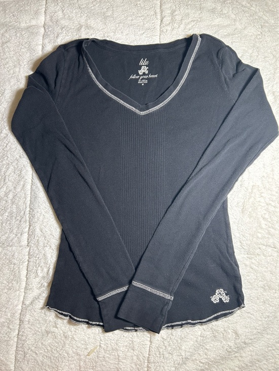 Lilu Tops - Lilu Black Long-Sleeve V-Neck Top with Contrast Stitching